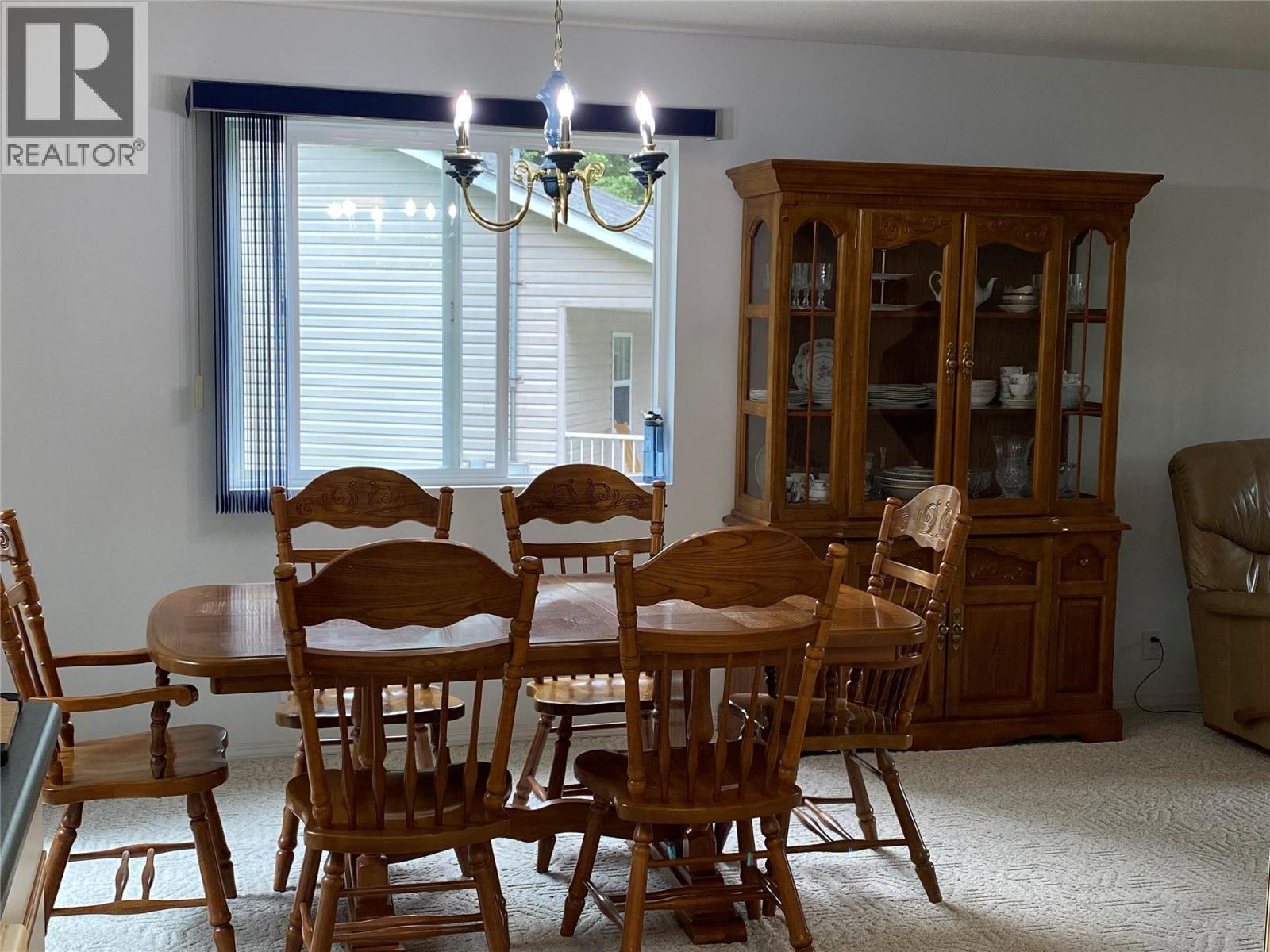 945 Pine Crescent Property Photo 3
