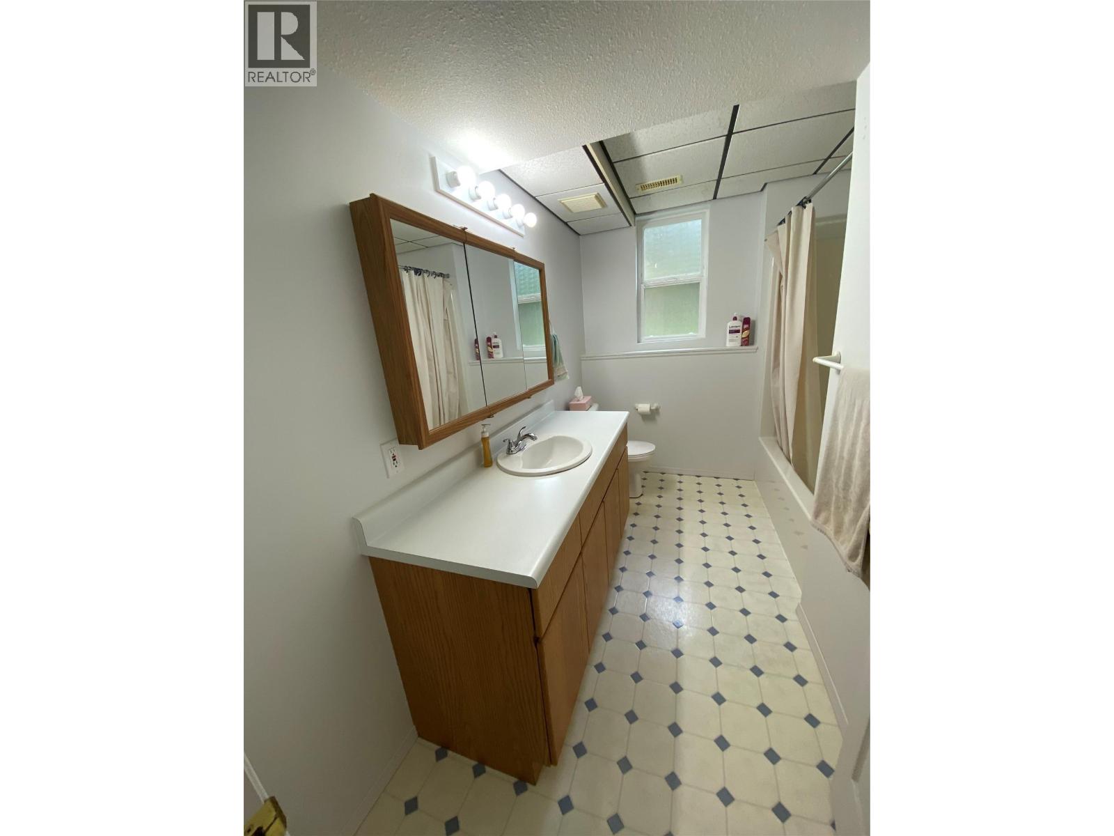 945 Pine Crescent Property Photo 10