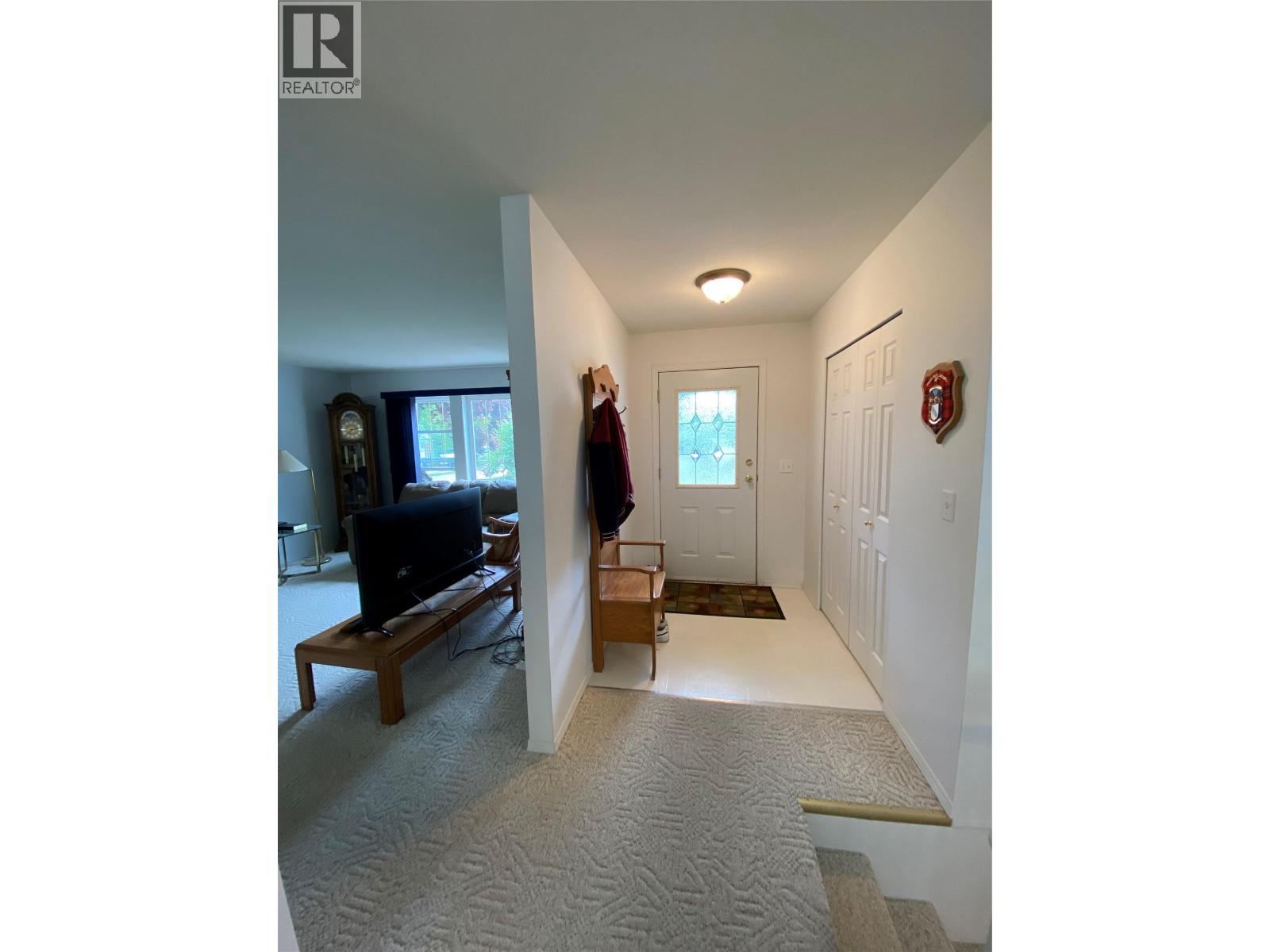 945 Pine Crescent Property Photo 14