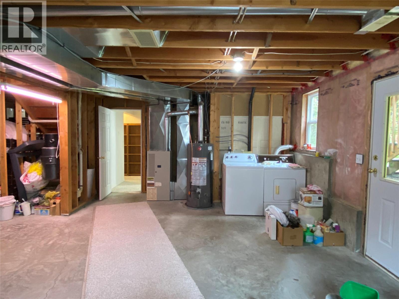 945 Pine Crescent Property Photo 17