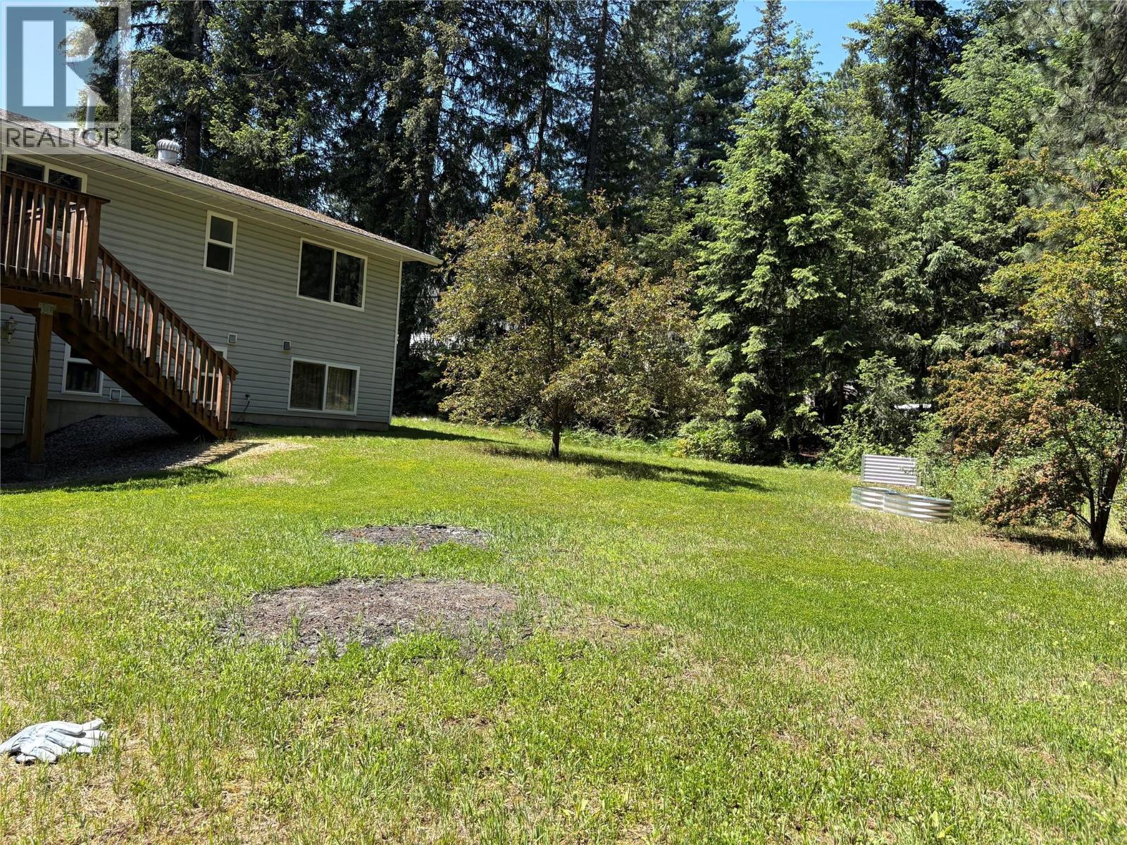 945 Pine Crescent Property Photo 23