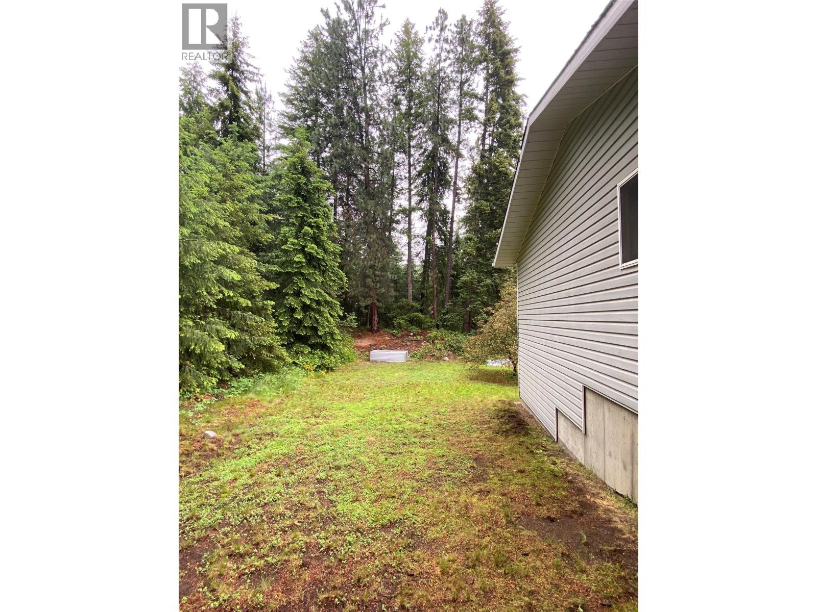 945 Pine Crescent Property Photo 26