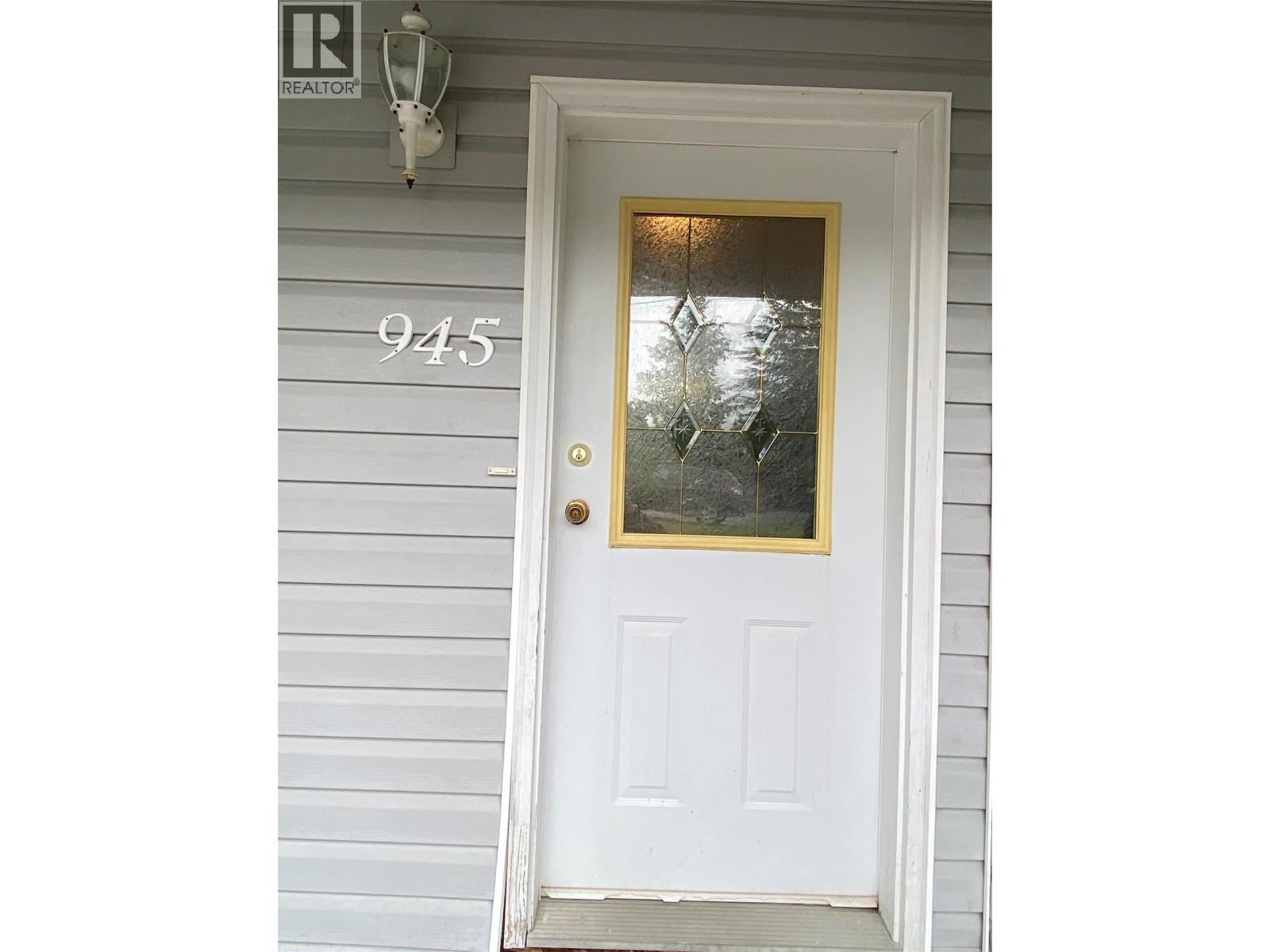 945 Pine Crescent Property Photo 27