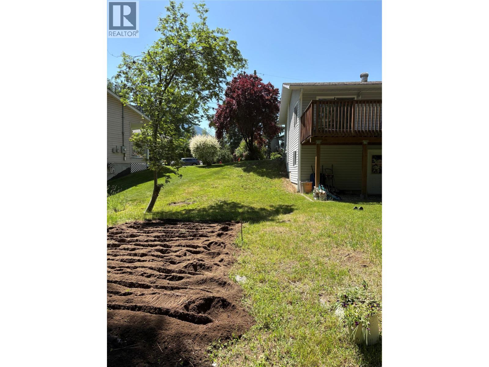 945 Pine Crescent Property Photo 43