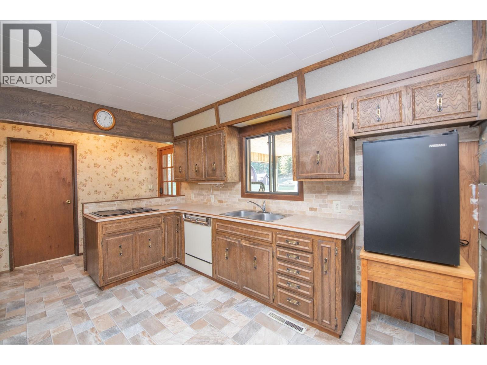 2471 6 Highway Property Photo 17