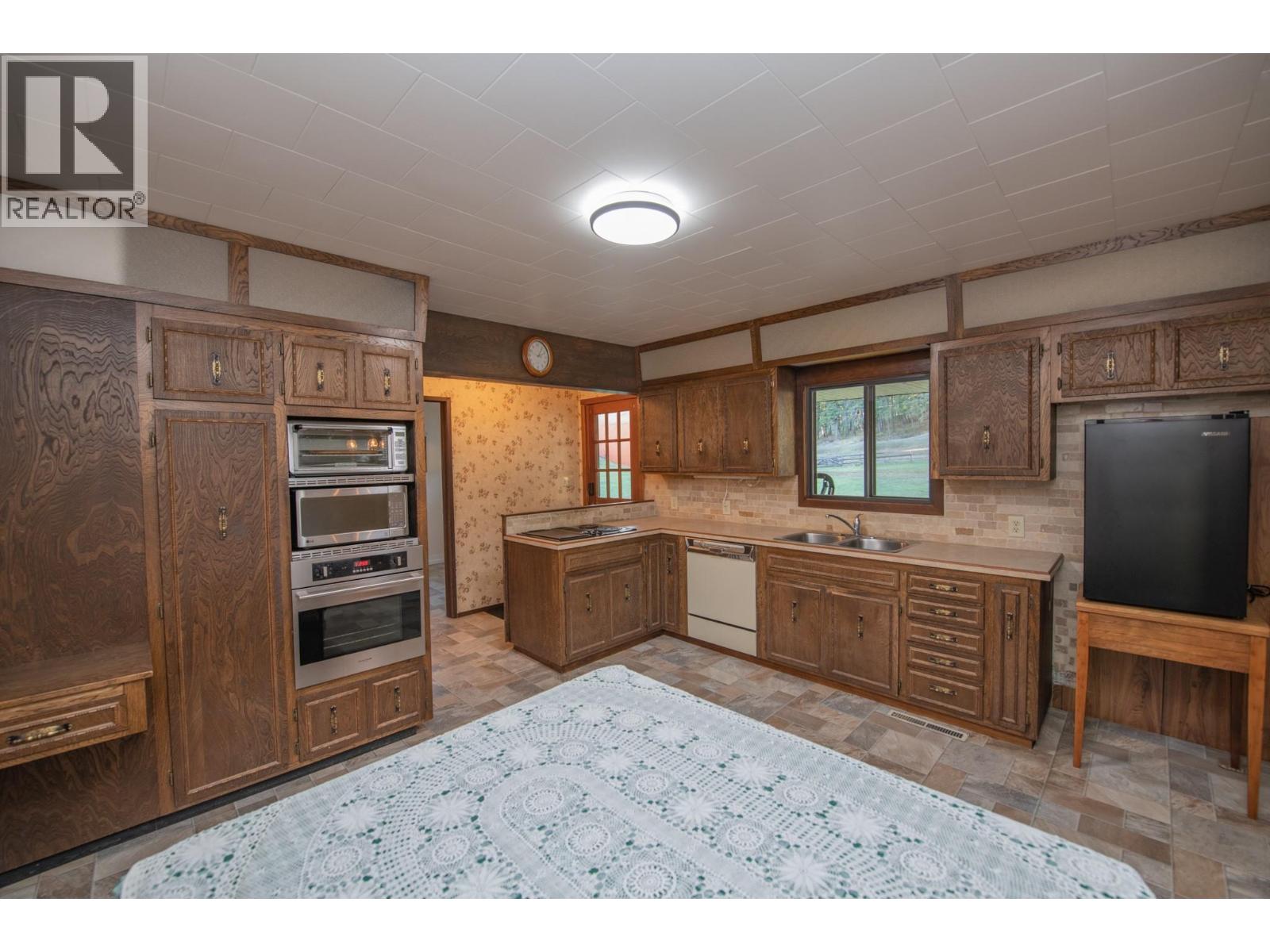 2471 6 Highway Property Photo 20