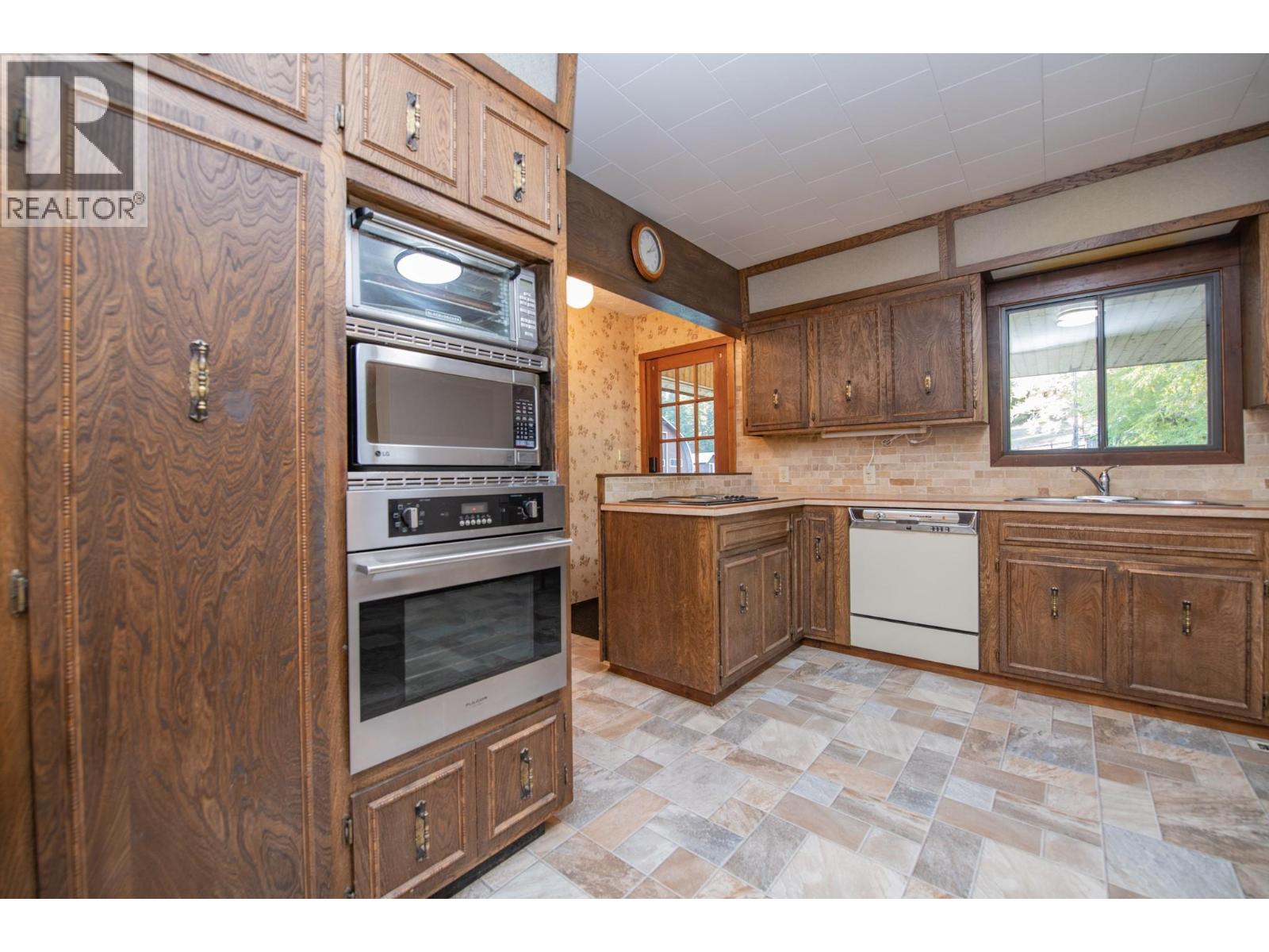 2471 6 Highway Property Photo 22