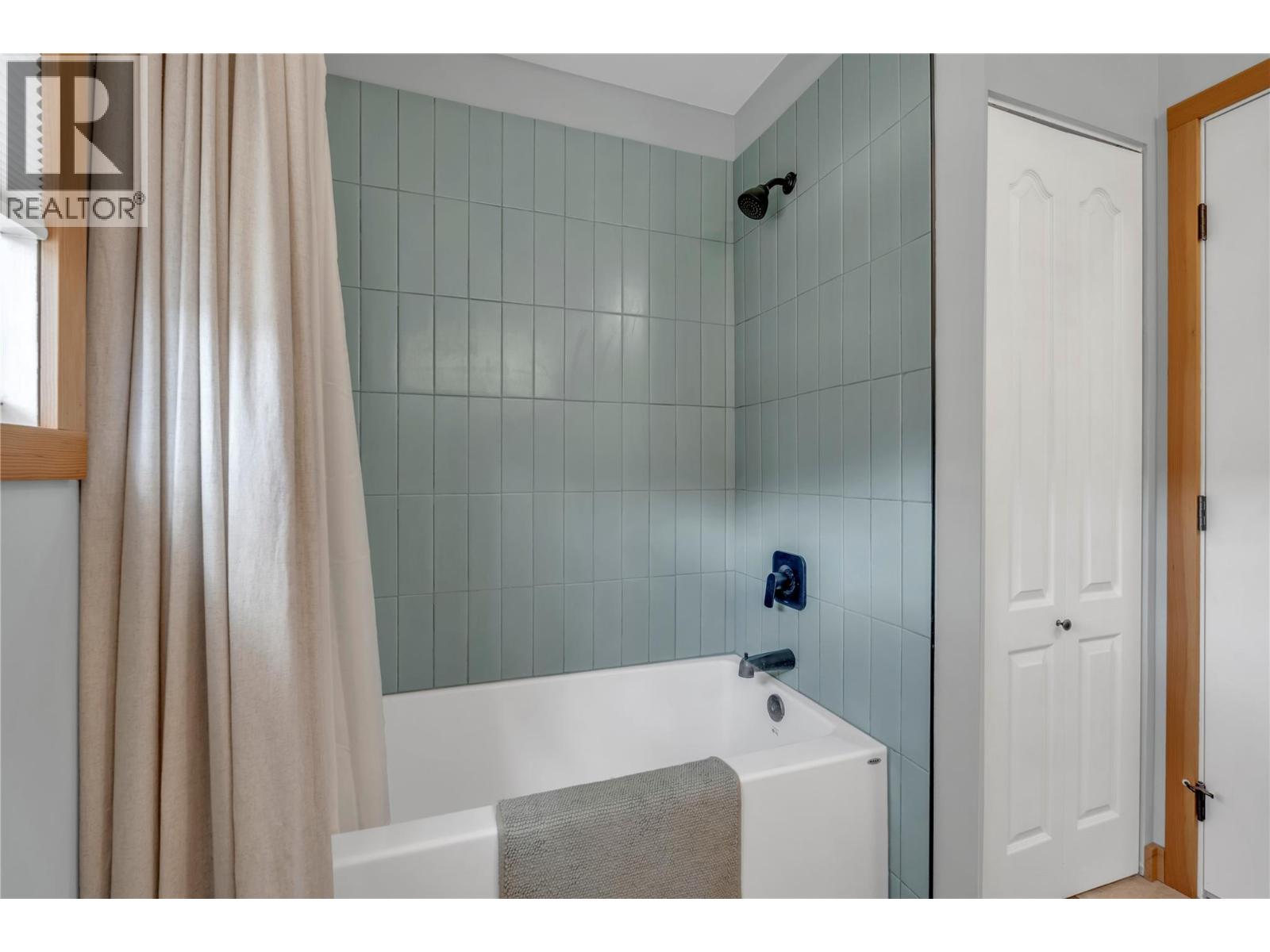 212 Carr Crescent Property Photo 20