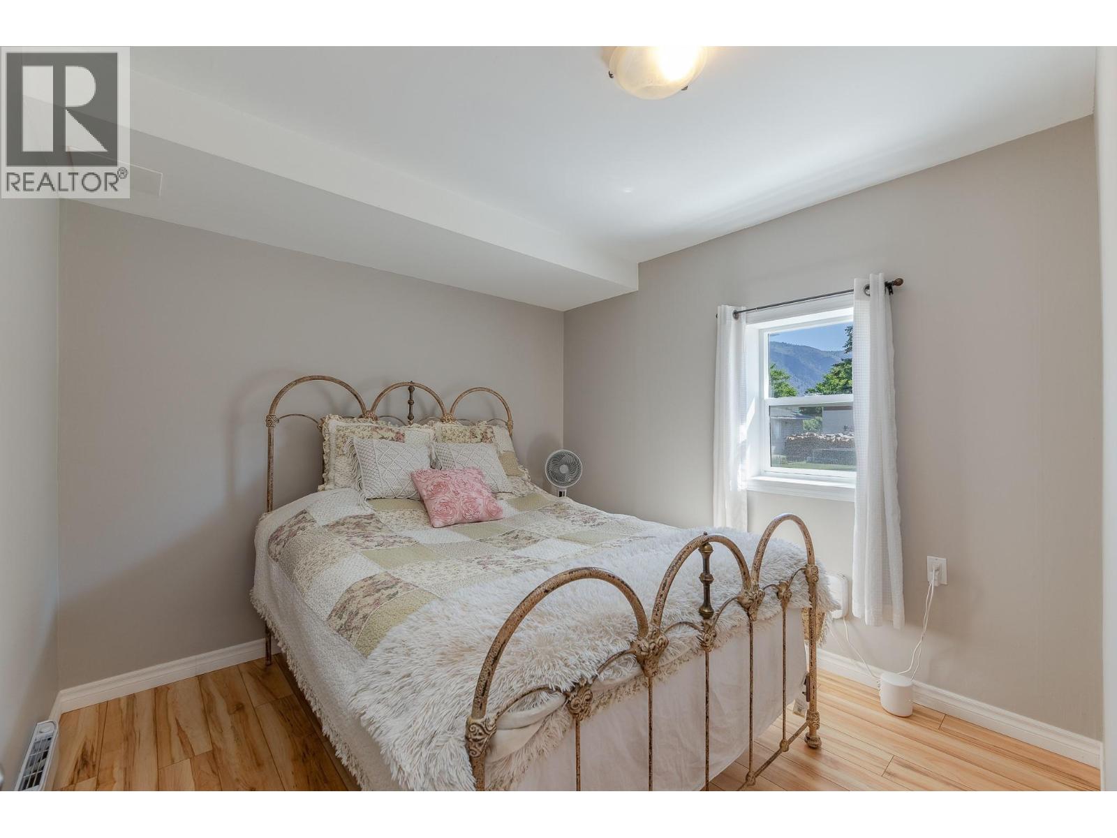 430 6th Avenue Property Photo 12
