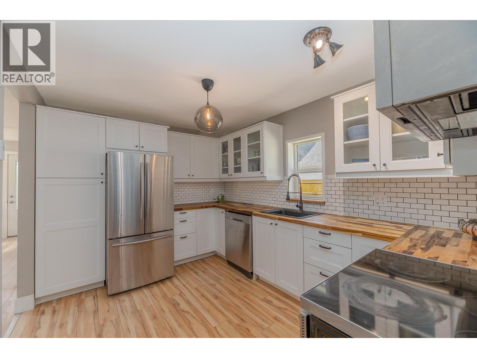 430 6th Avenue Property Photo 16