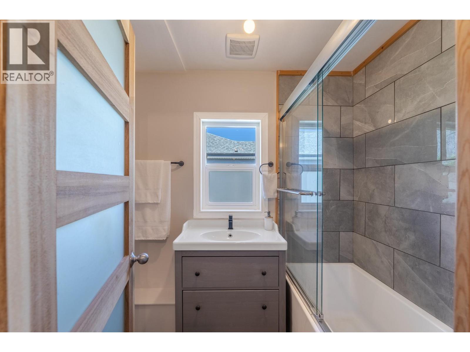 430 6th Avenue Property Photo 19