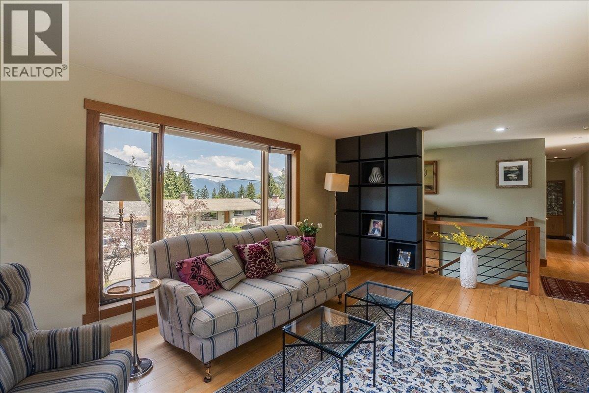 1001 Gilker Street Property Photo 4