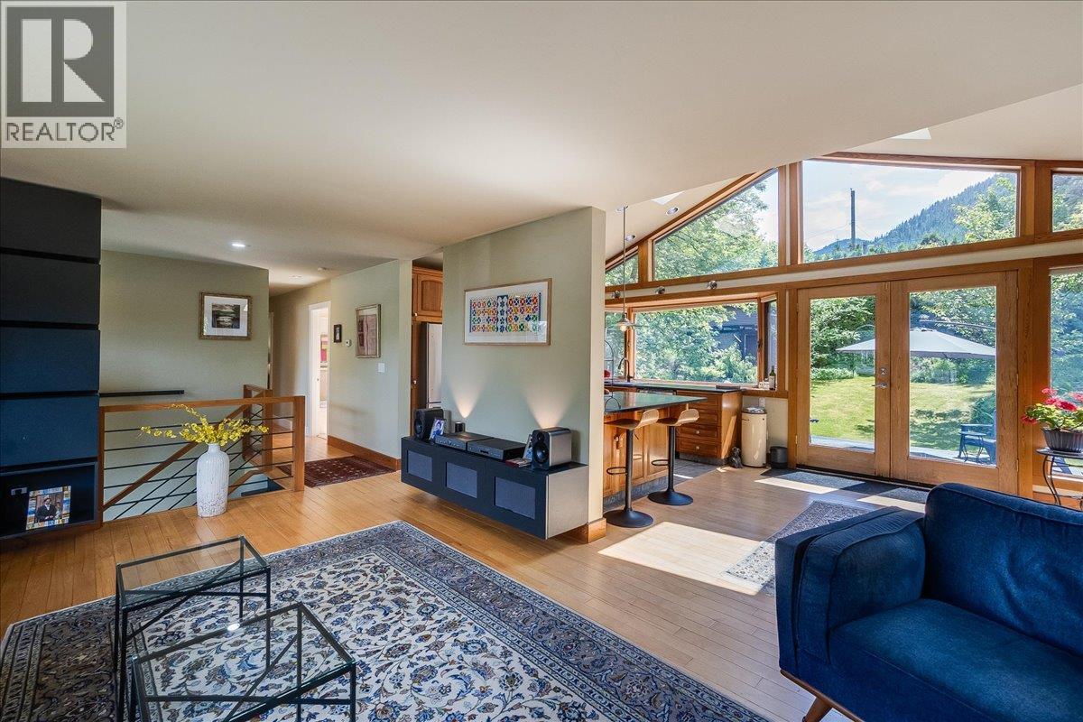 1001 Gilker Street Property Photo 7
