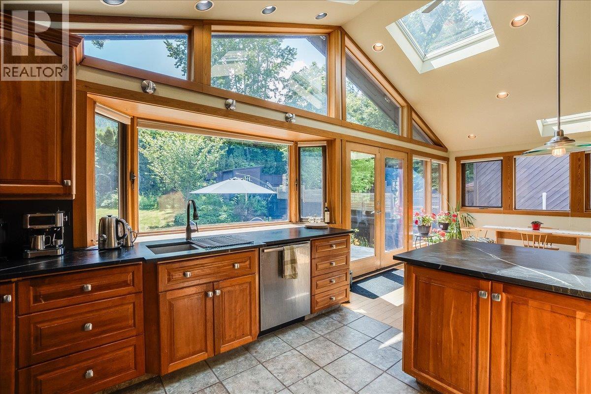 1001 Gilker Street Property Photo 13