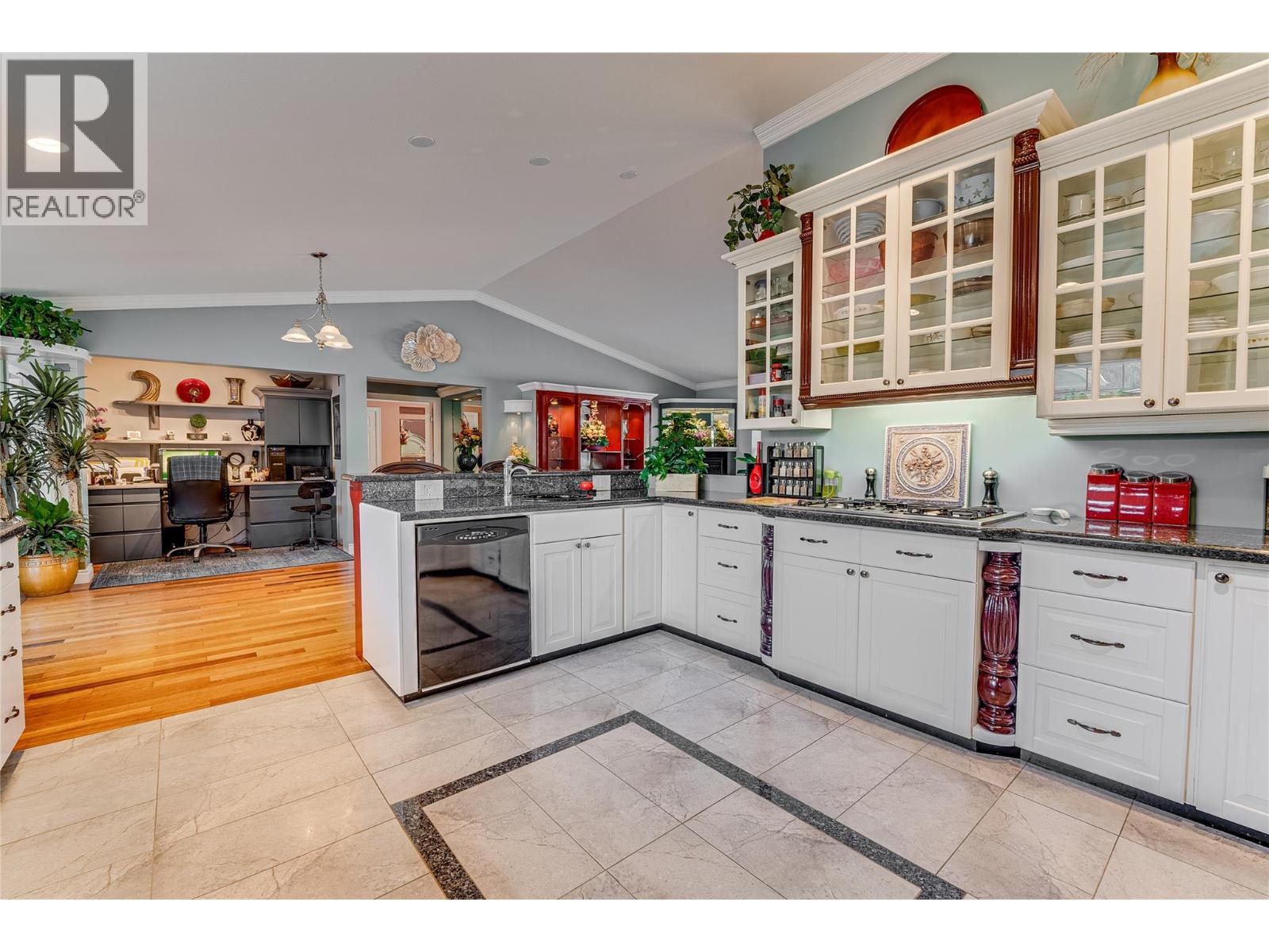 39 Ladyslipper Road Property Photo 13