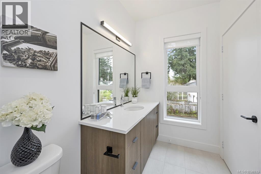 10 2330 Sooke Rd Property Photo 19