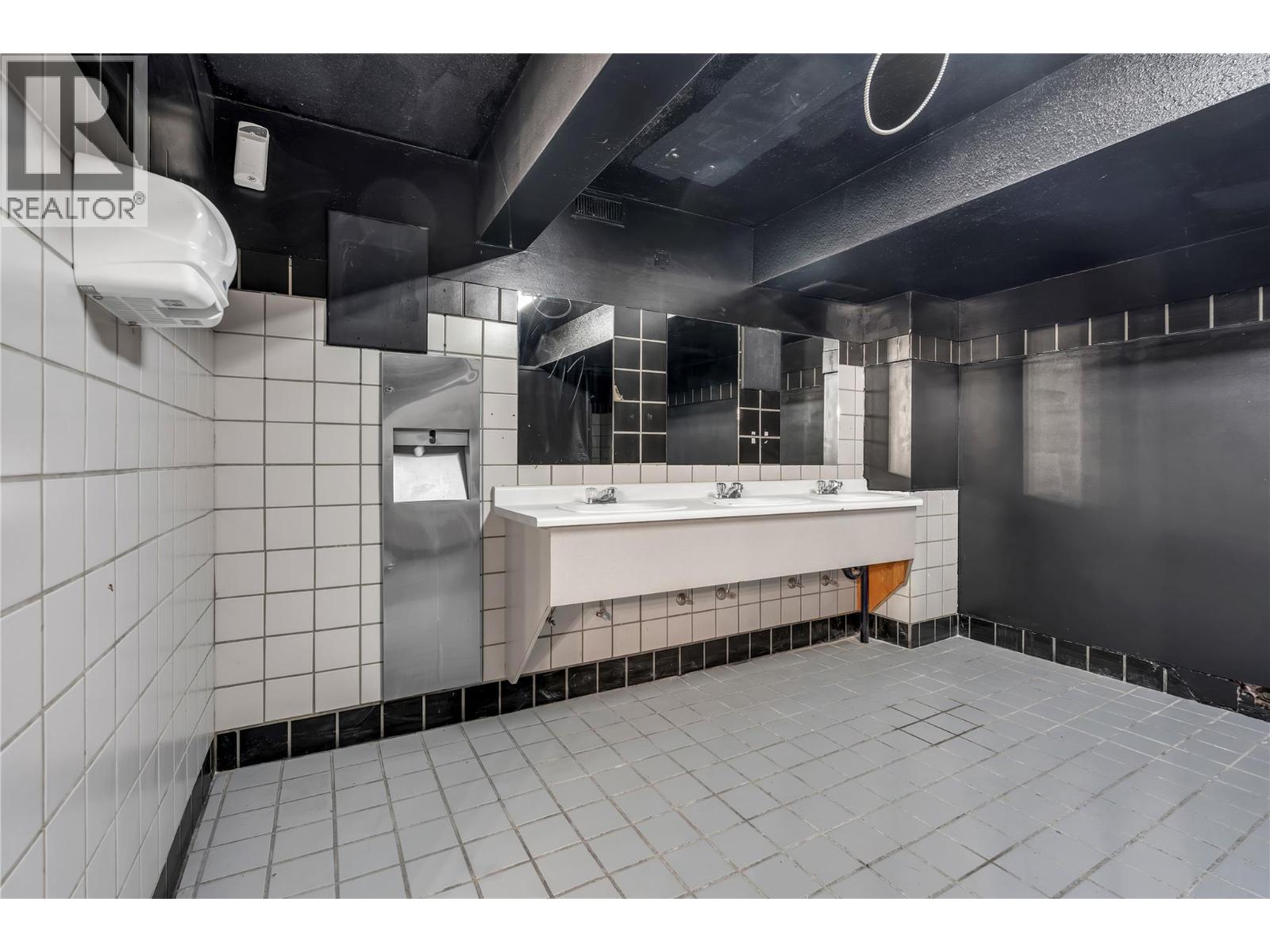 333 Main Street Property Photo 29