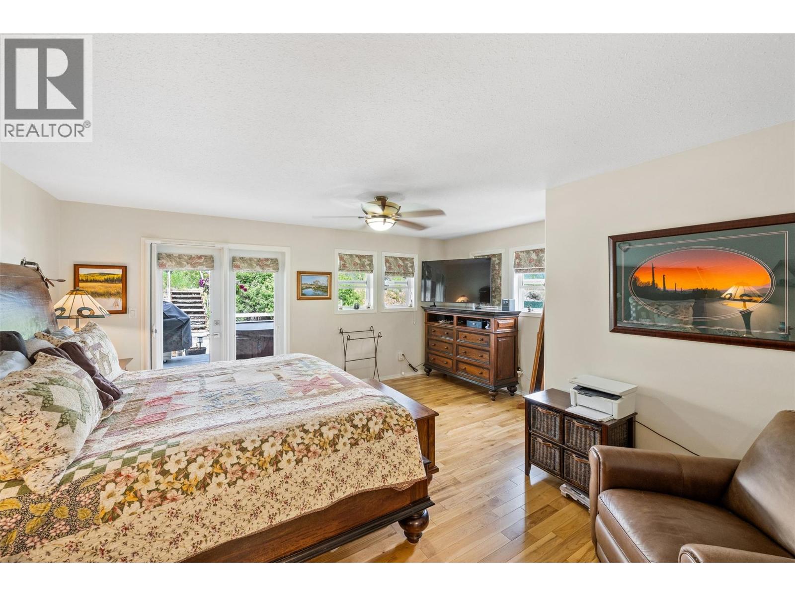 2900 River Road Property Photo 17