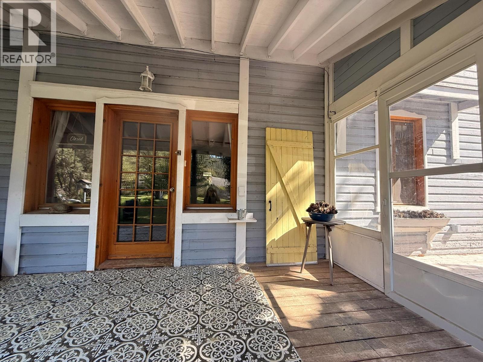 9215 Main Avenue Property Photo 10