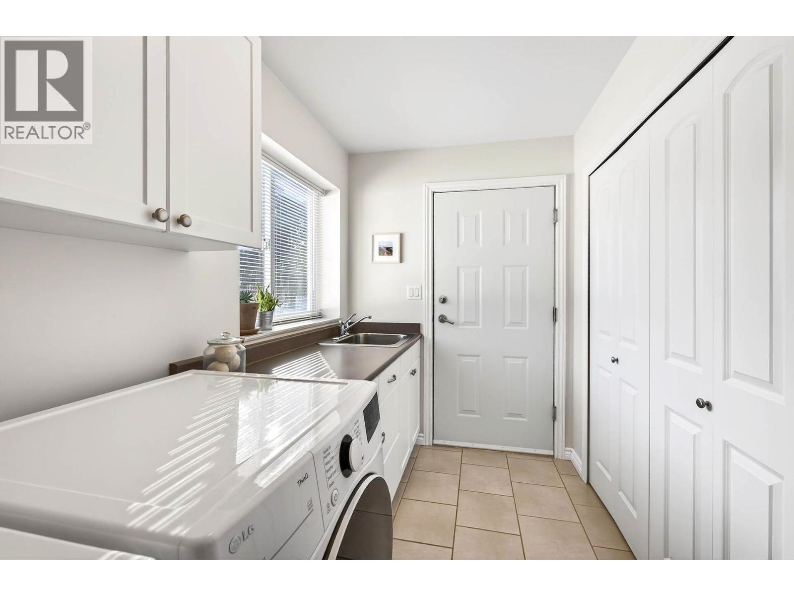 370 Wyndhaven Place Property Photo 19