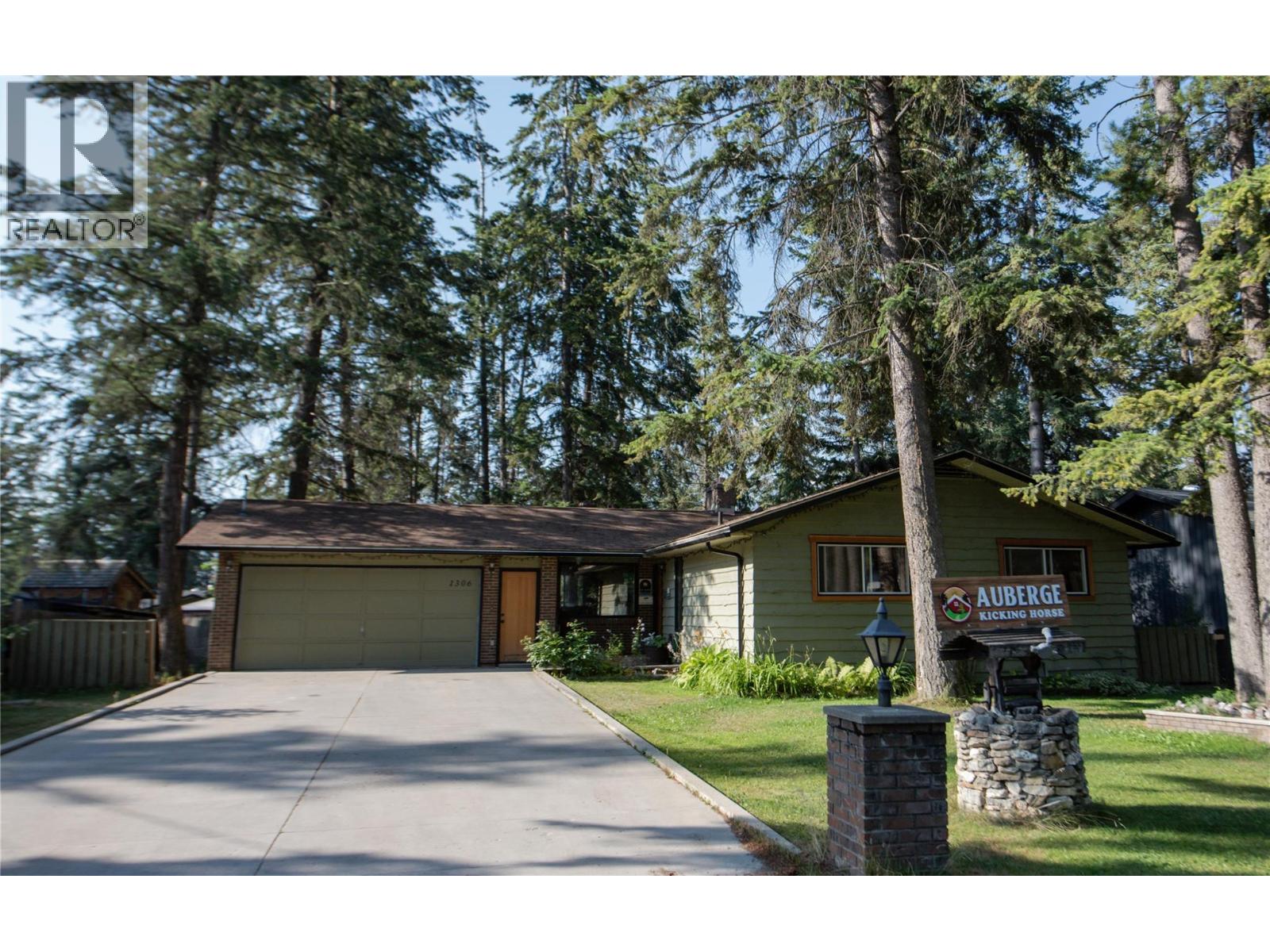 1306 Selkirk Drive Property Photo 2