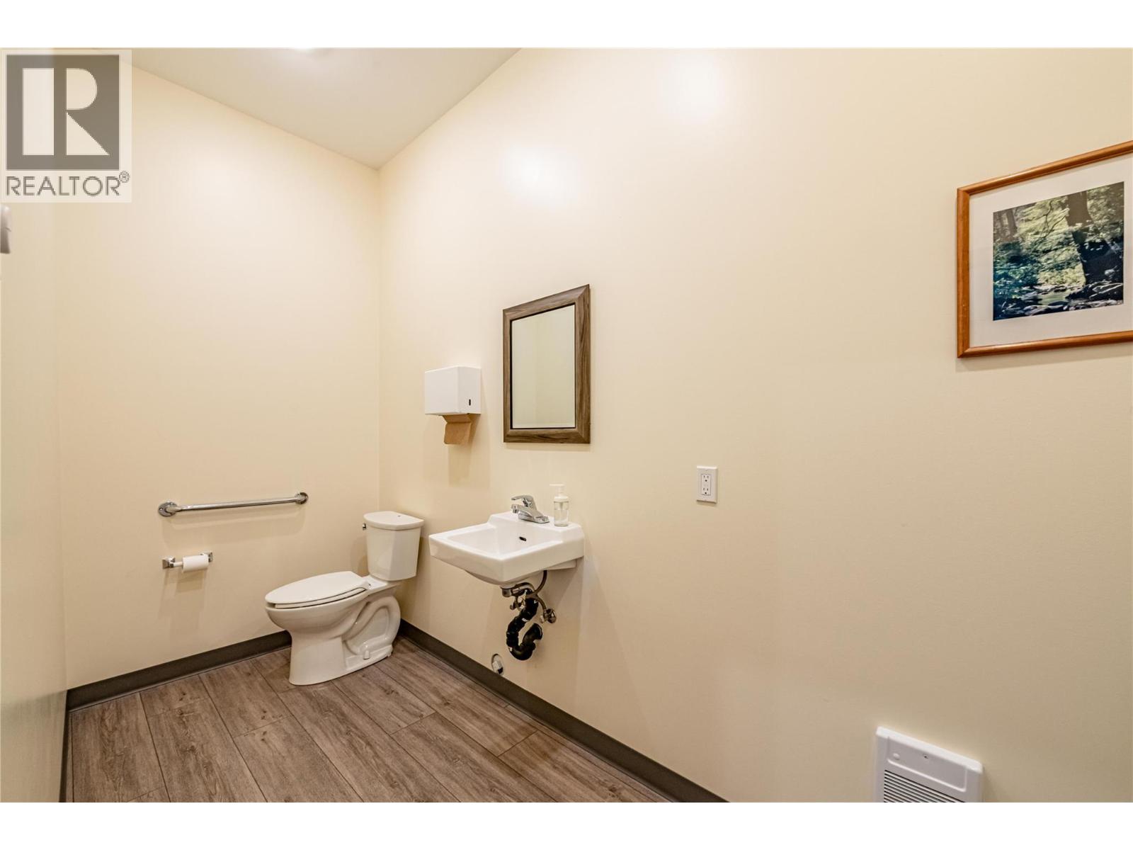 313 Railway Avenue Property Photo 8