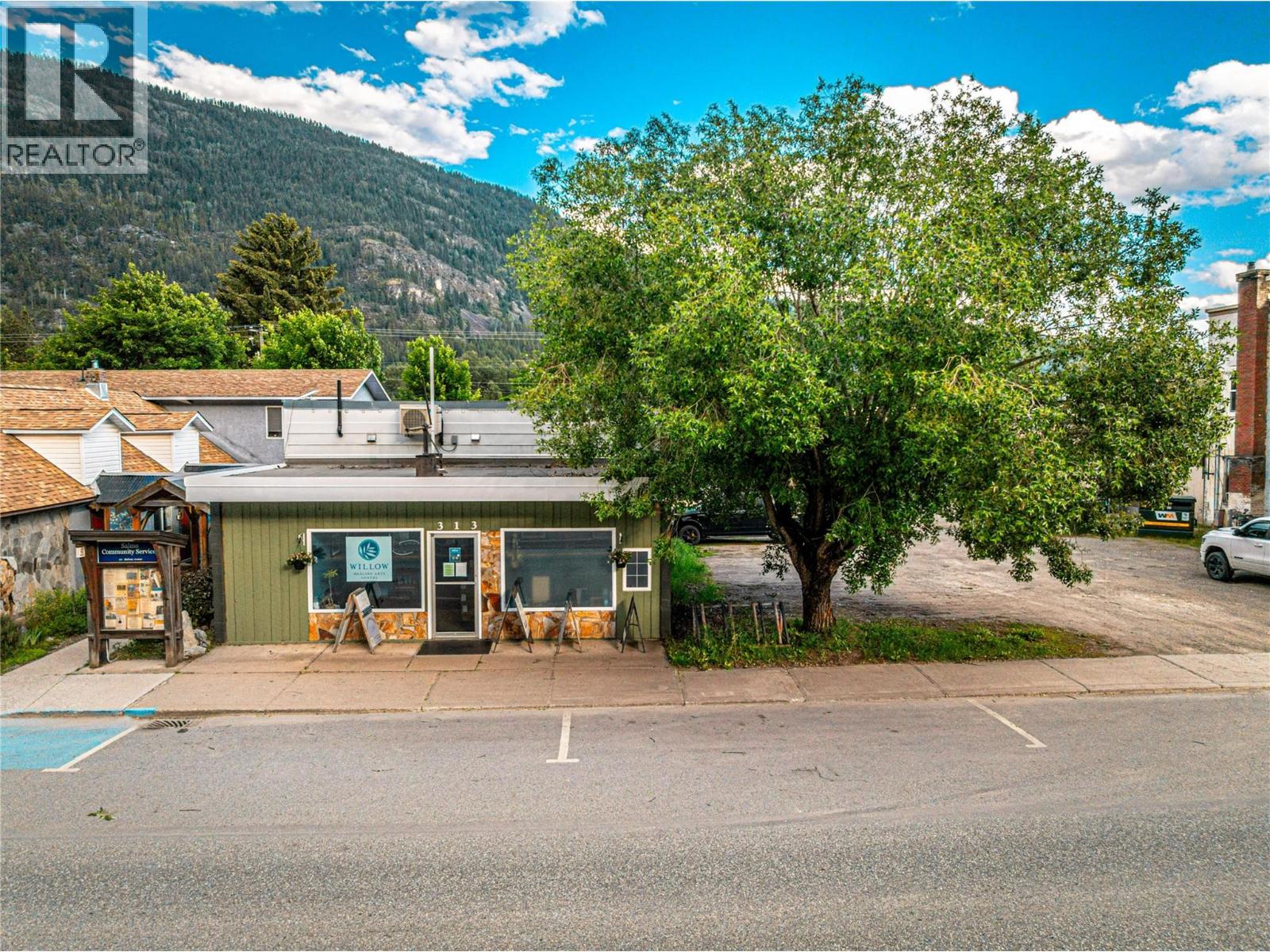 313 Railway Avenue Property Photo 40