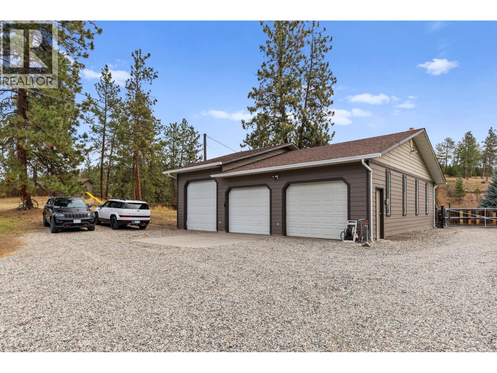 602 Johnson Crescent Property Photo 4