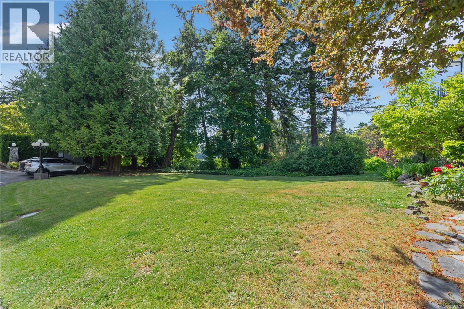 10 Governors Point Rd Property Photo 3