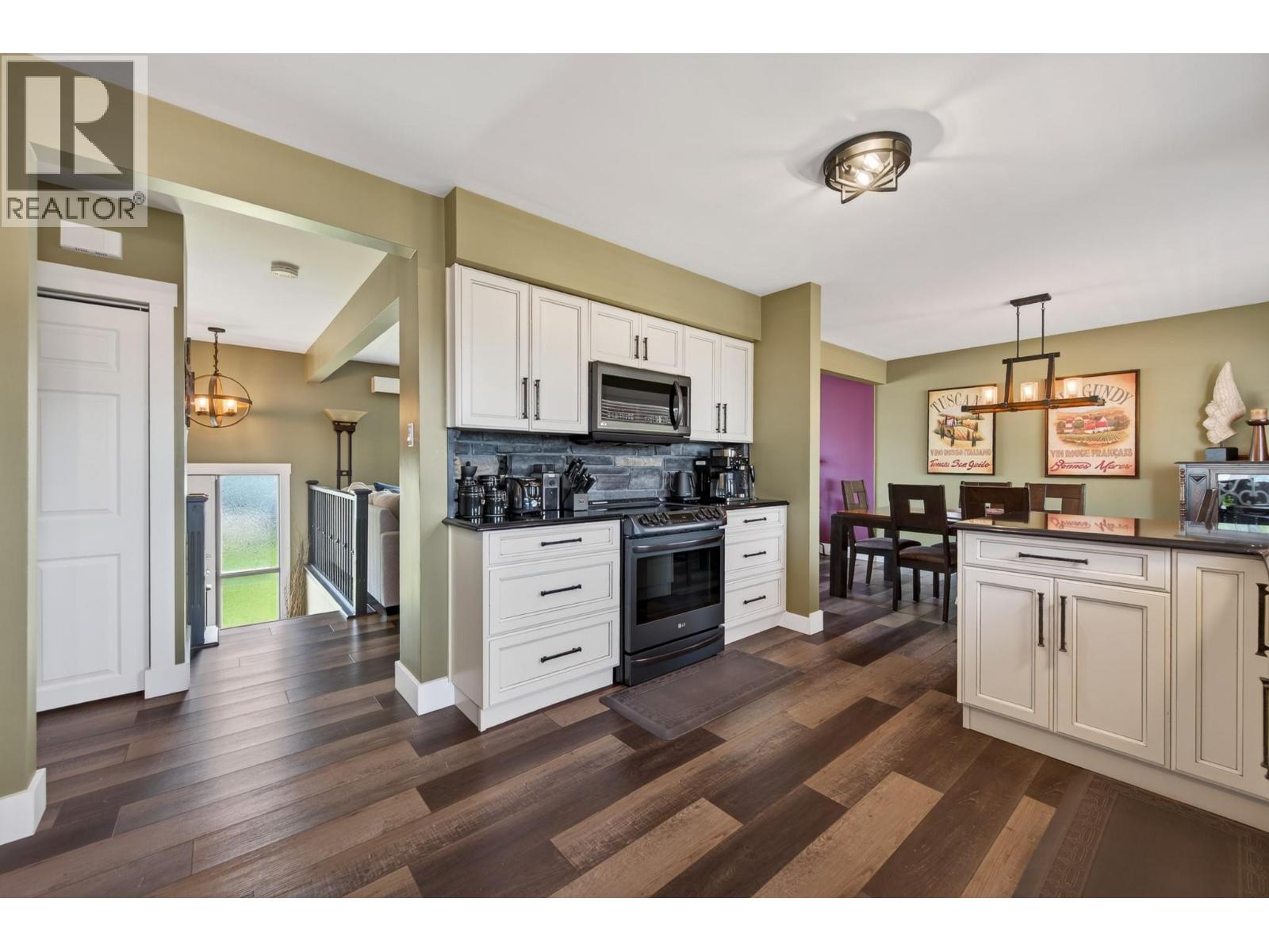 976 Holt Street Property Photo 11