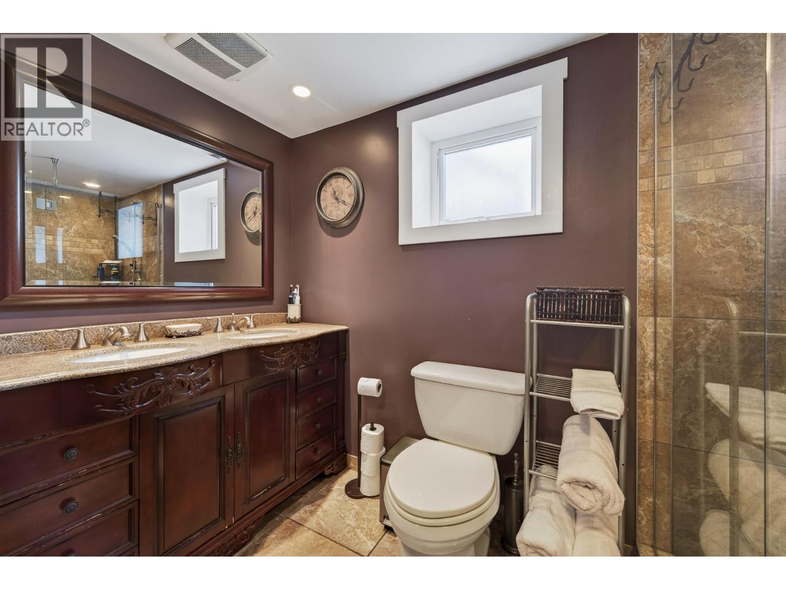 976 Holt Street Property Photo 25