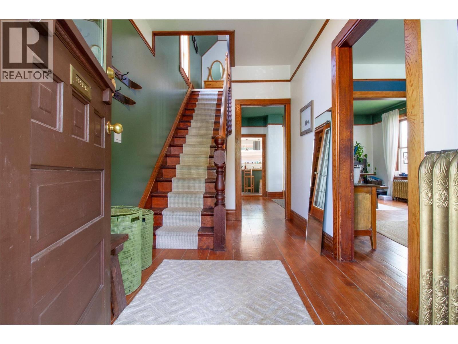 409 Third Street E Property Photo 2