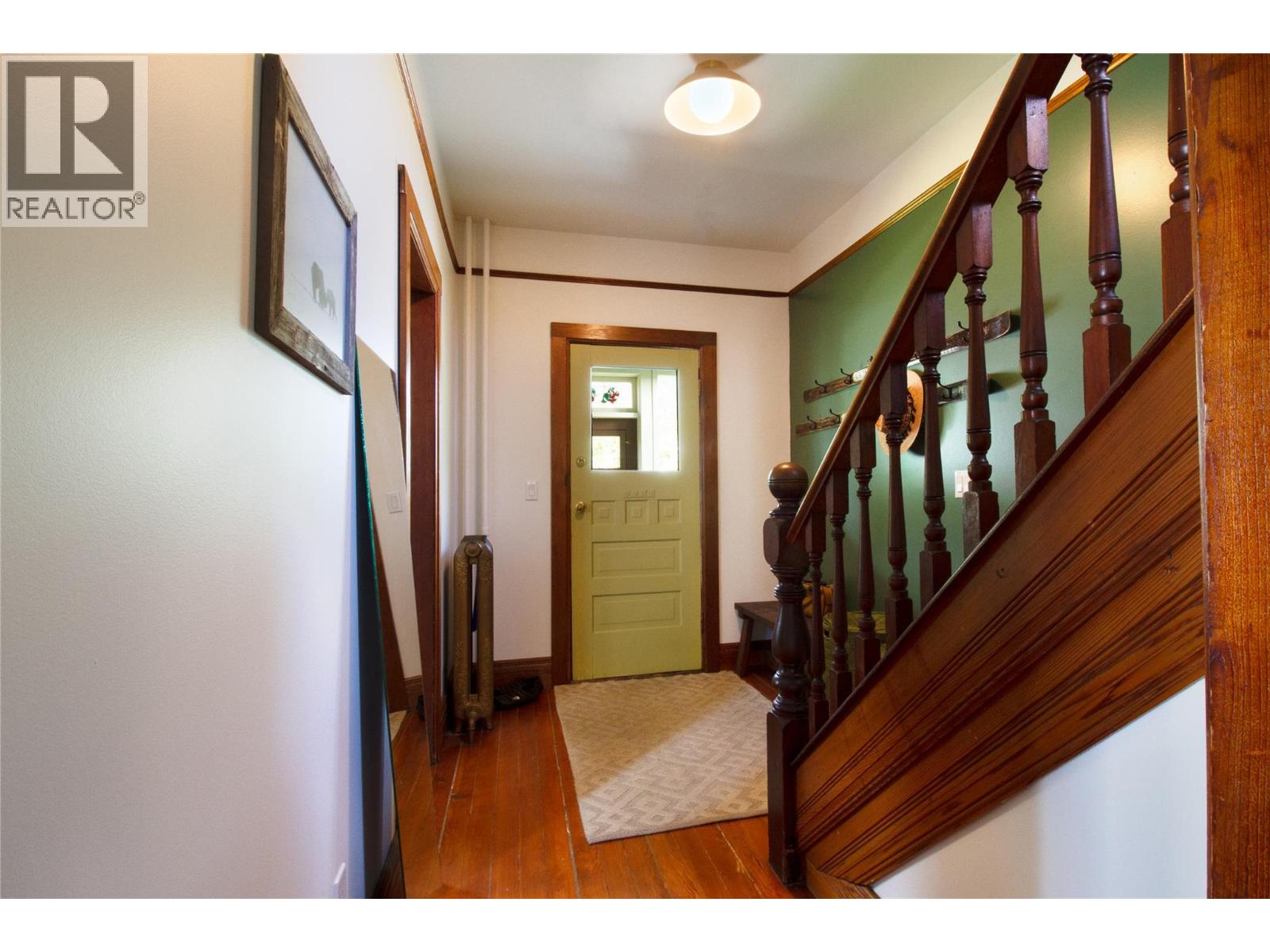 409 Third Street E Property Photo 3