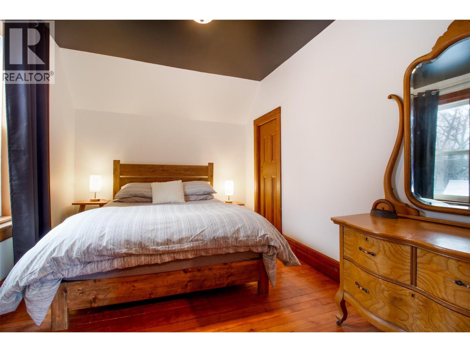 409 Third Street E Property Photo 17