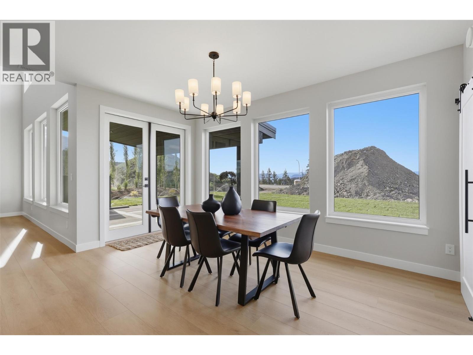 2086 Linfield Drive Property Photo 25