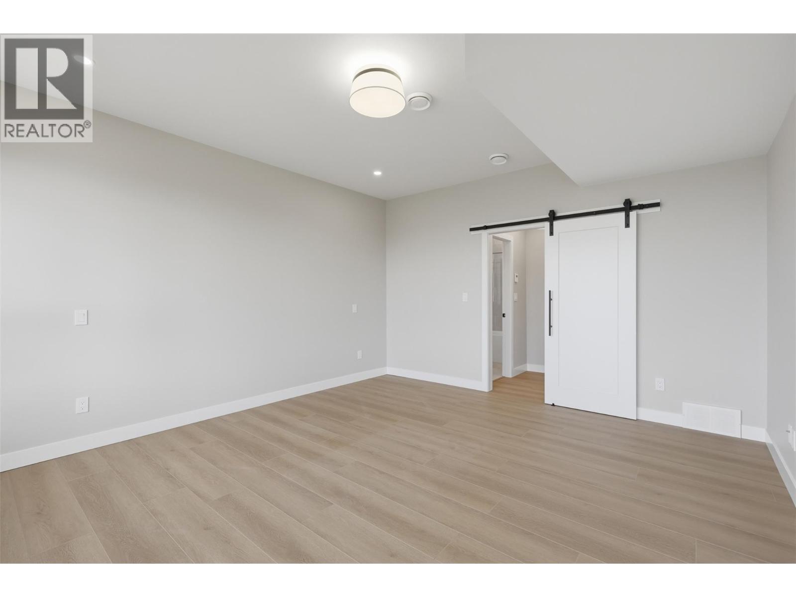 2086 Linfield Drive Property Photo 30