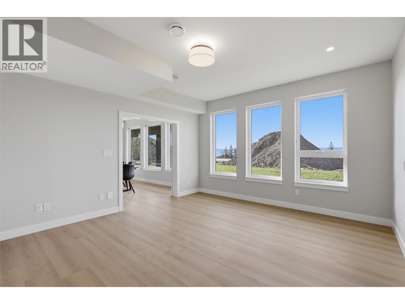 2086 Linfield Drive Property Photo 31