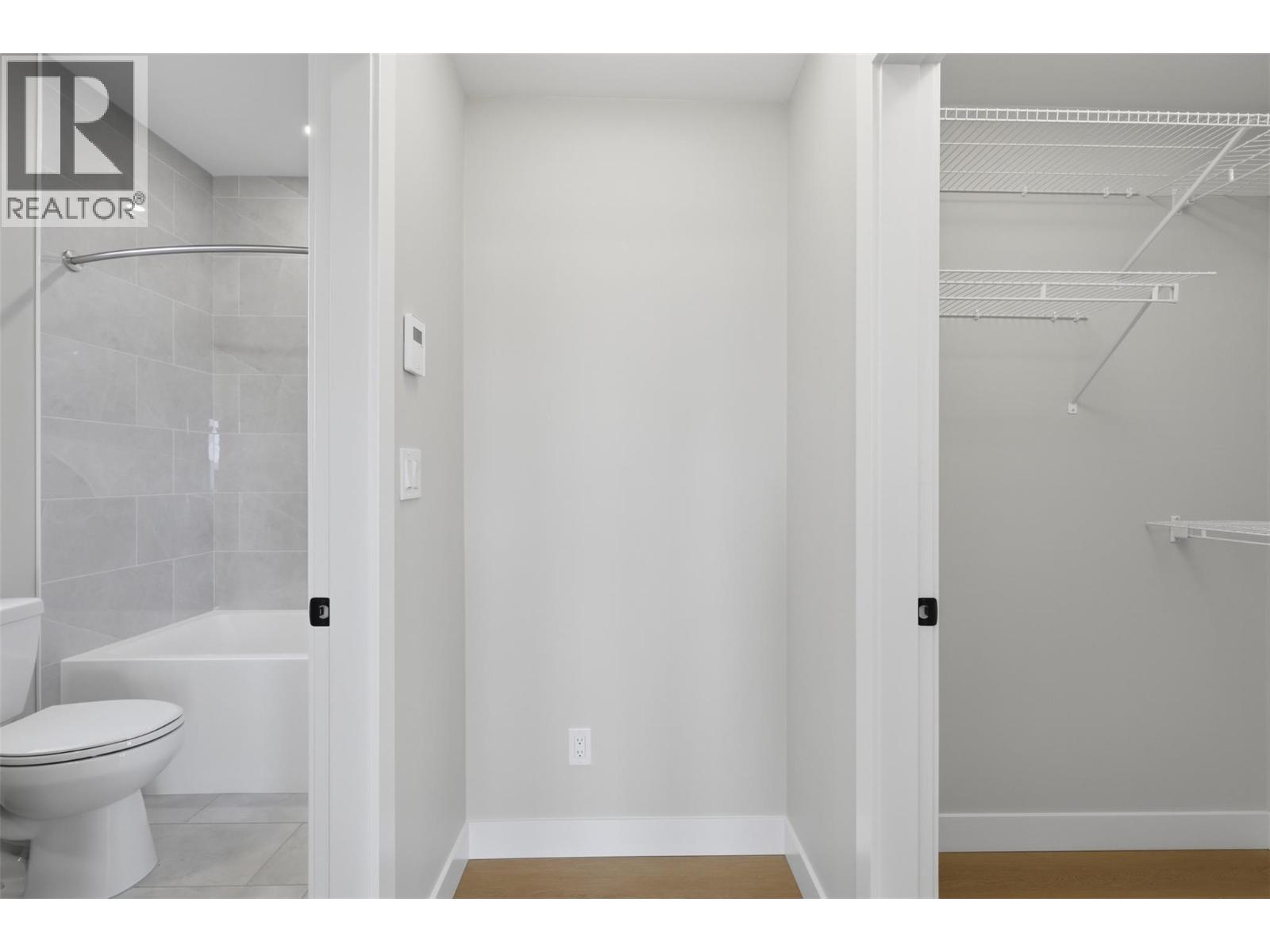 2086 Linfield Drive Property Photo 32