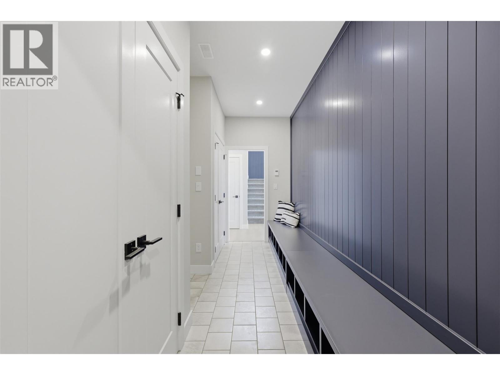 2086 Linfield Drive Property Photo 37