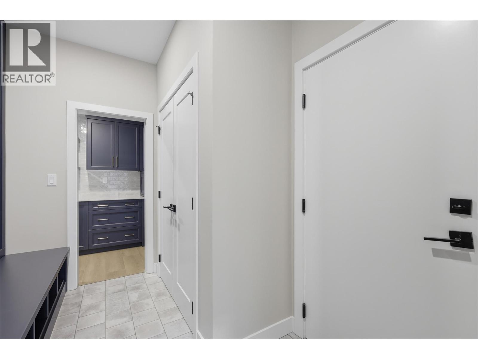 2086 Linfield Drive Property Photo 38