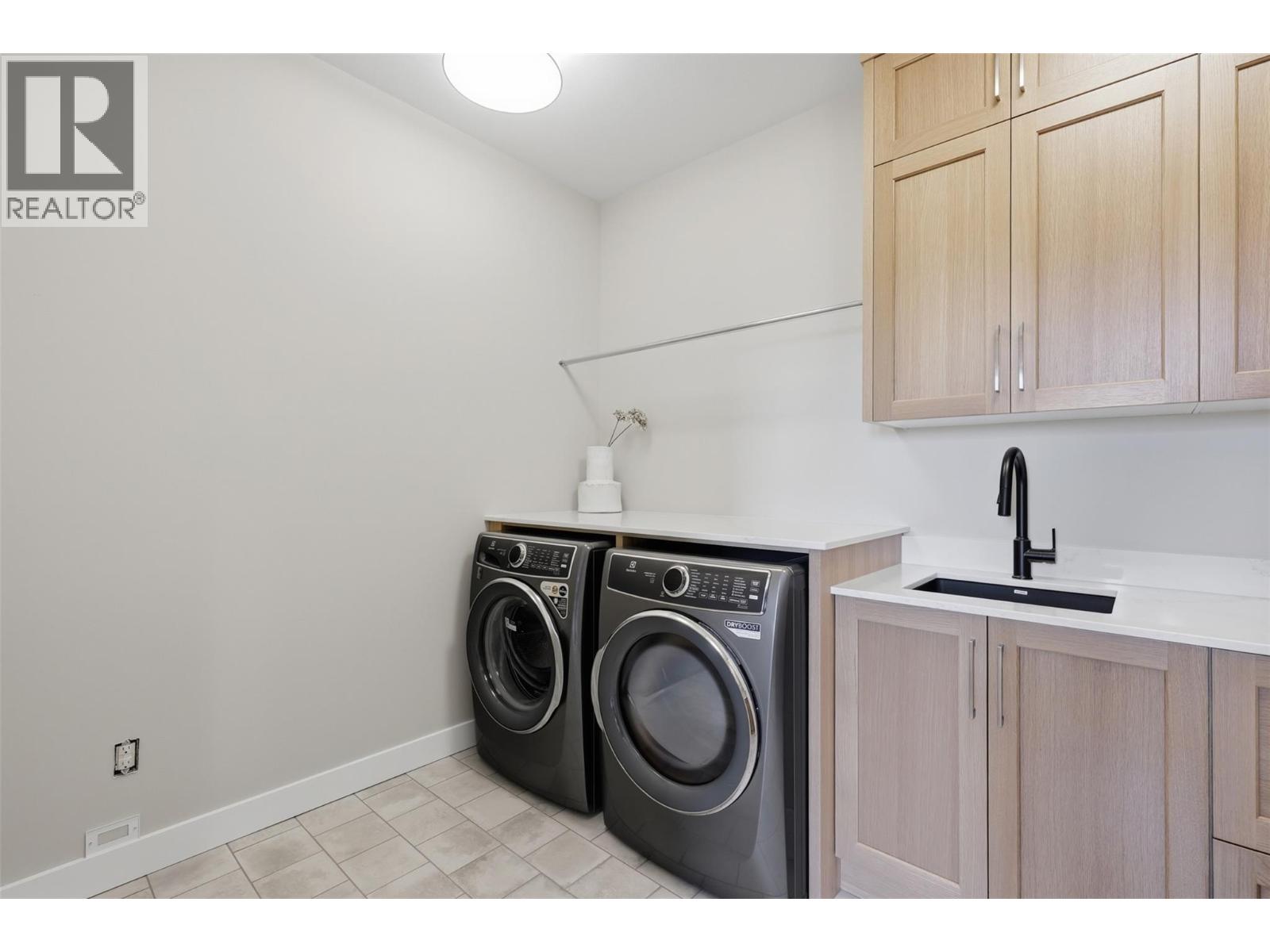 2086 Linfield Drive Property Photo 61