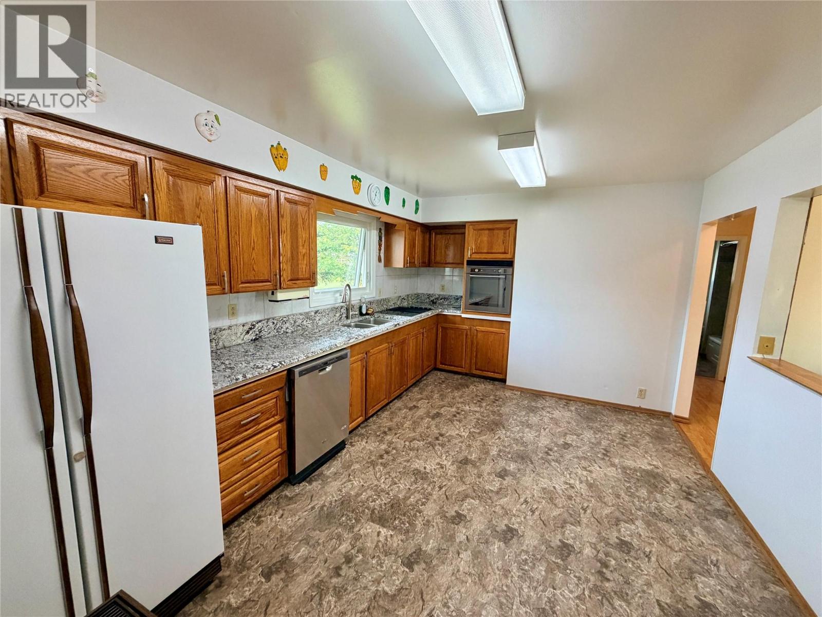 1008 95 Avenue Property Photo 5