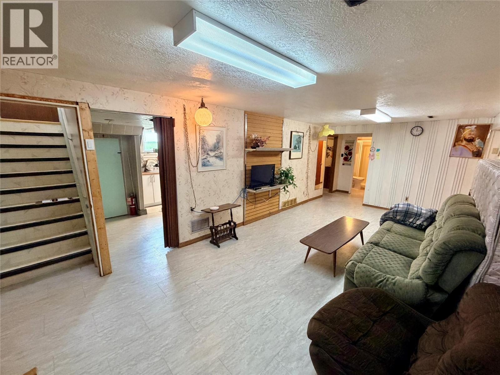 1008 95 Avenue Property Photo 11