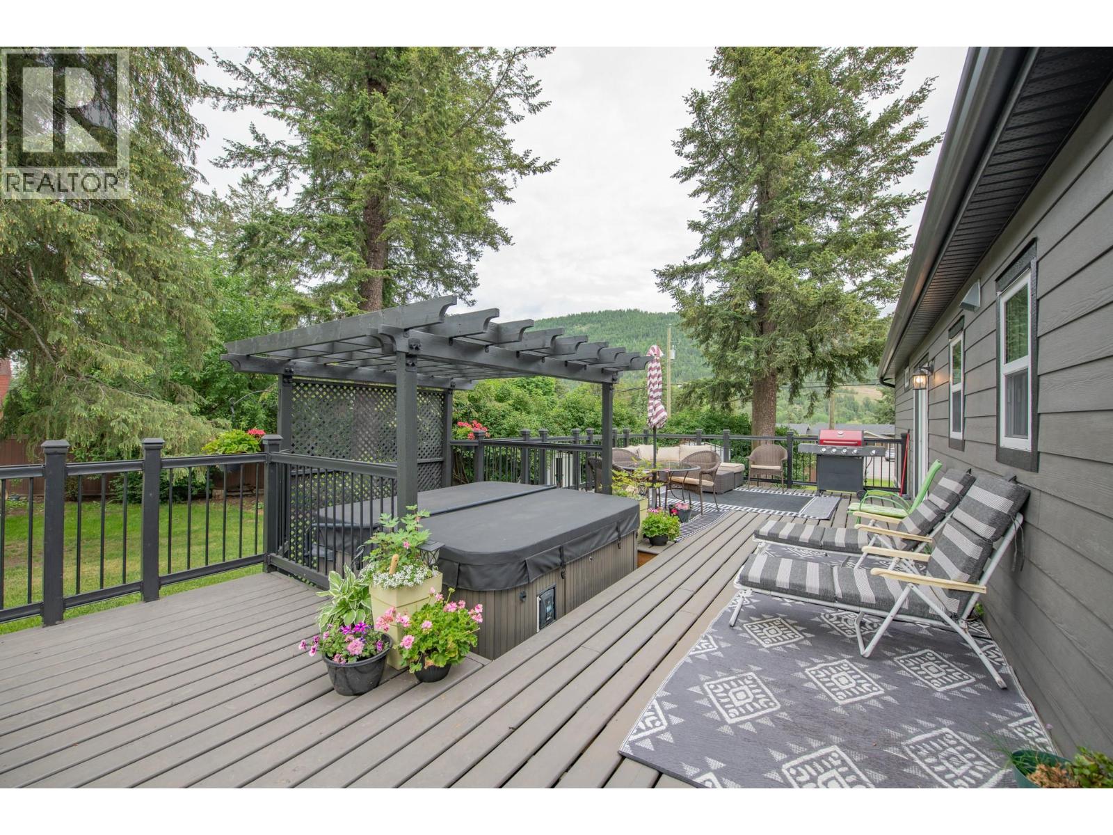 272 Lumby Mabel Lake Road Property Photo 2