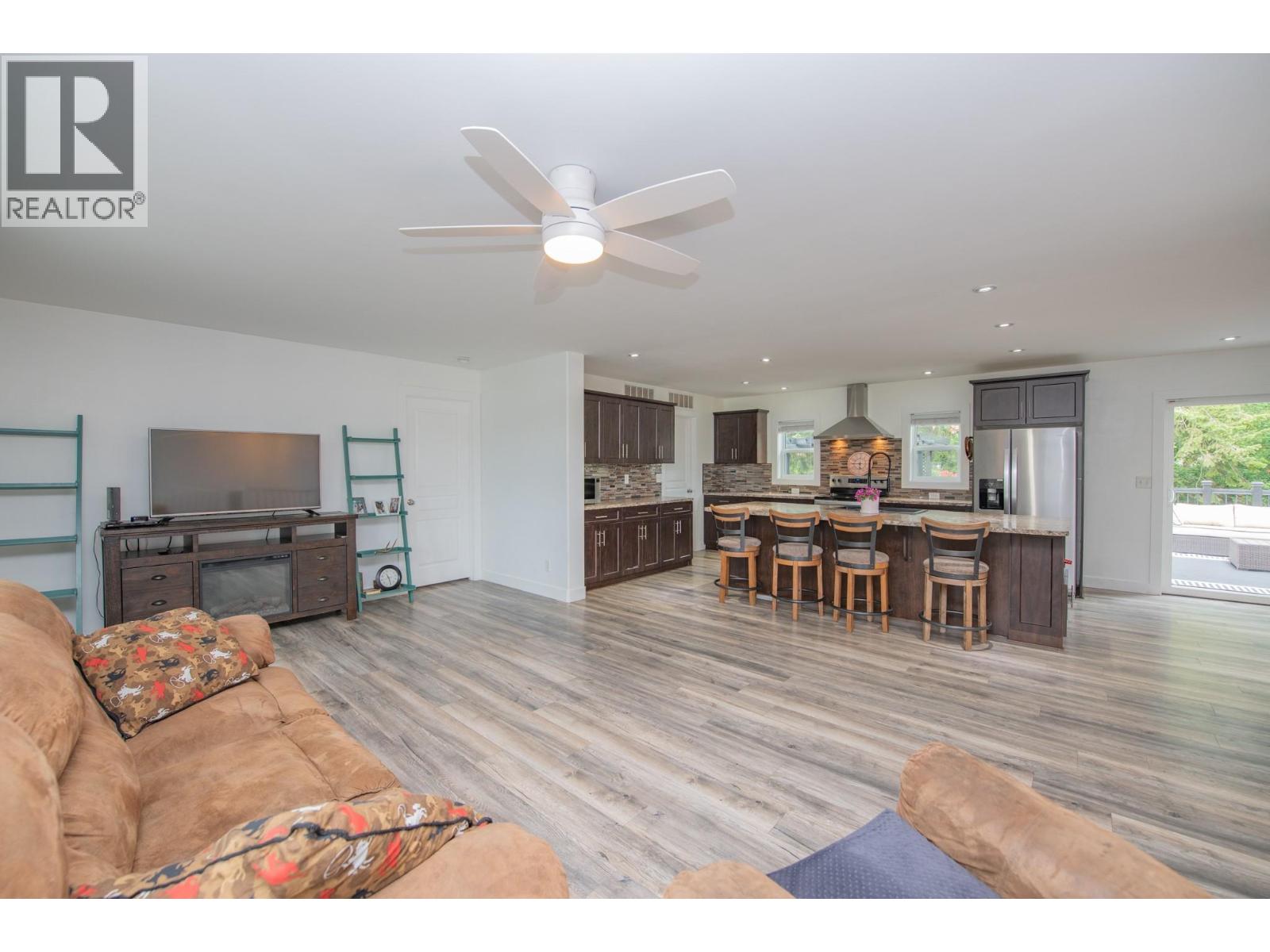 272 Lumby Mabel Lake Road Property Photo 18