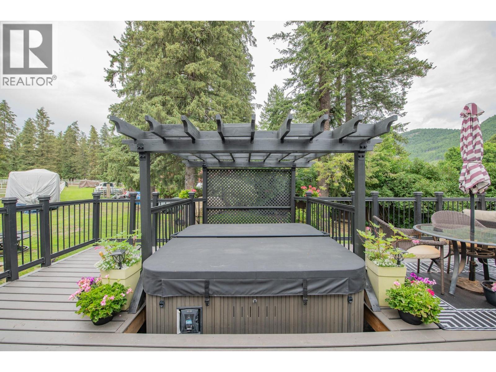 272 Lumby Mabel Lake Road Property Photo 28