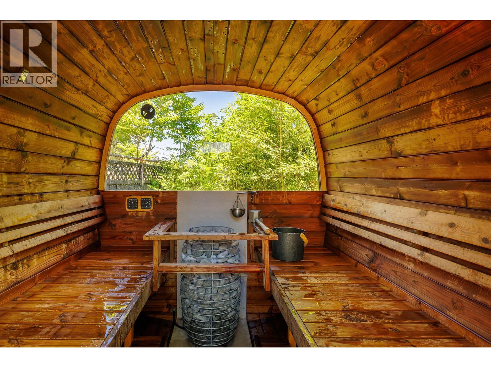 4201 Skaha Lake Road Property Photo 8