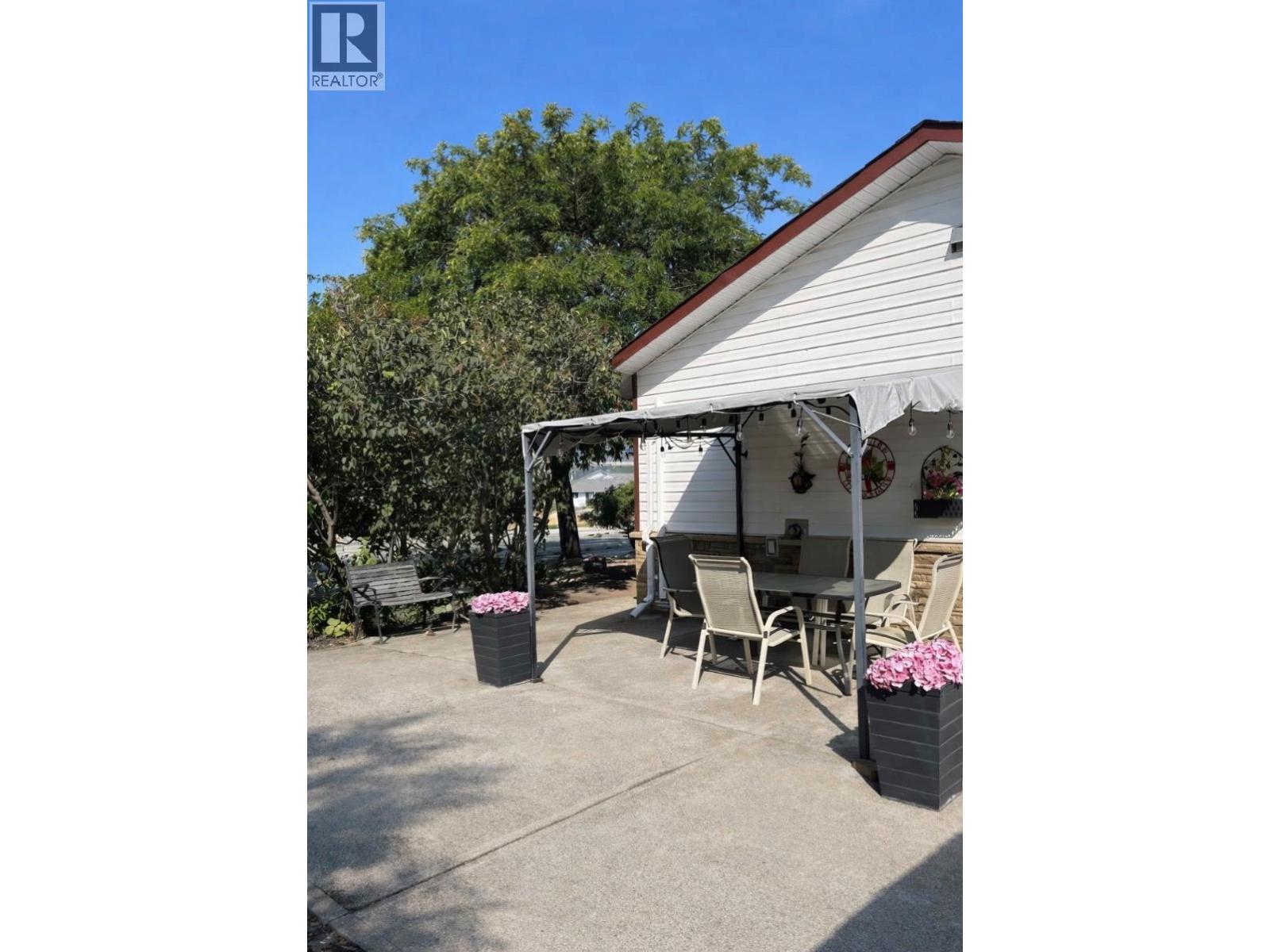 2052 Atkinson Street Property Photo 22