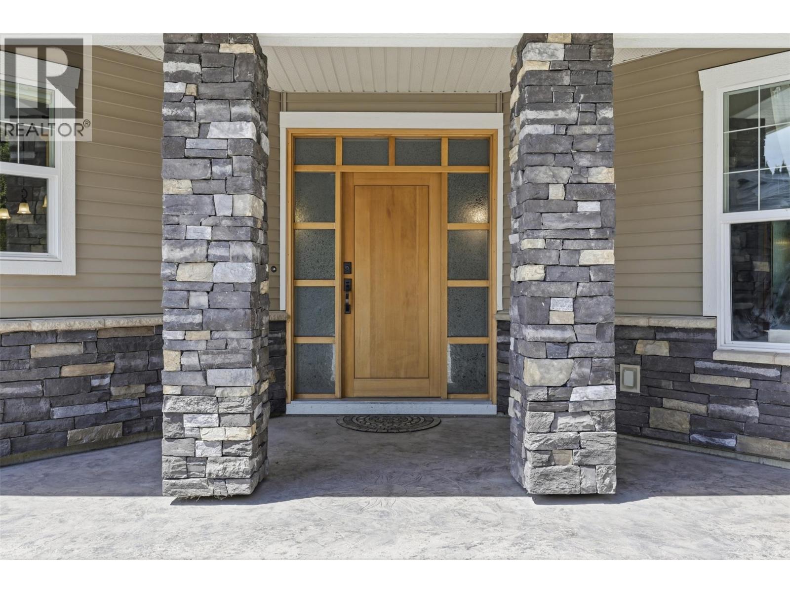 876 Serle Road Property Photo 8