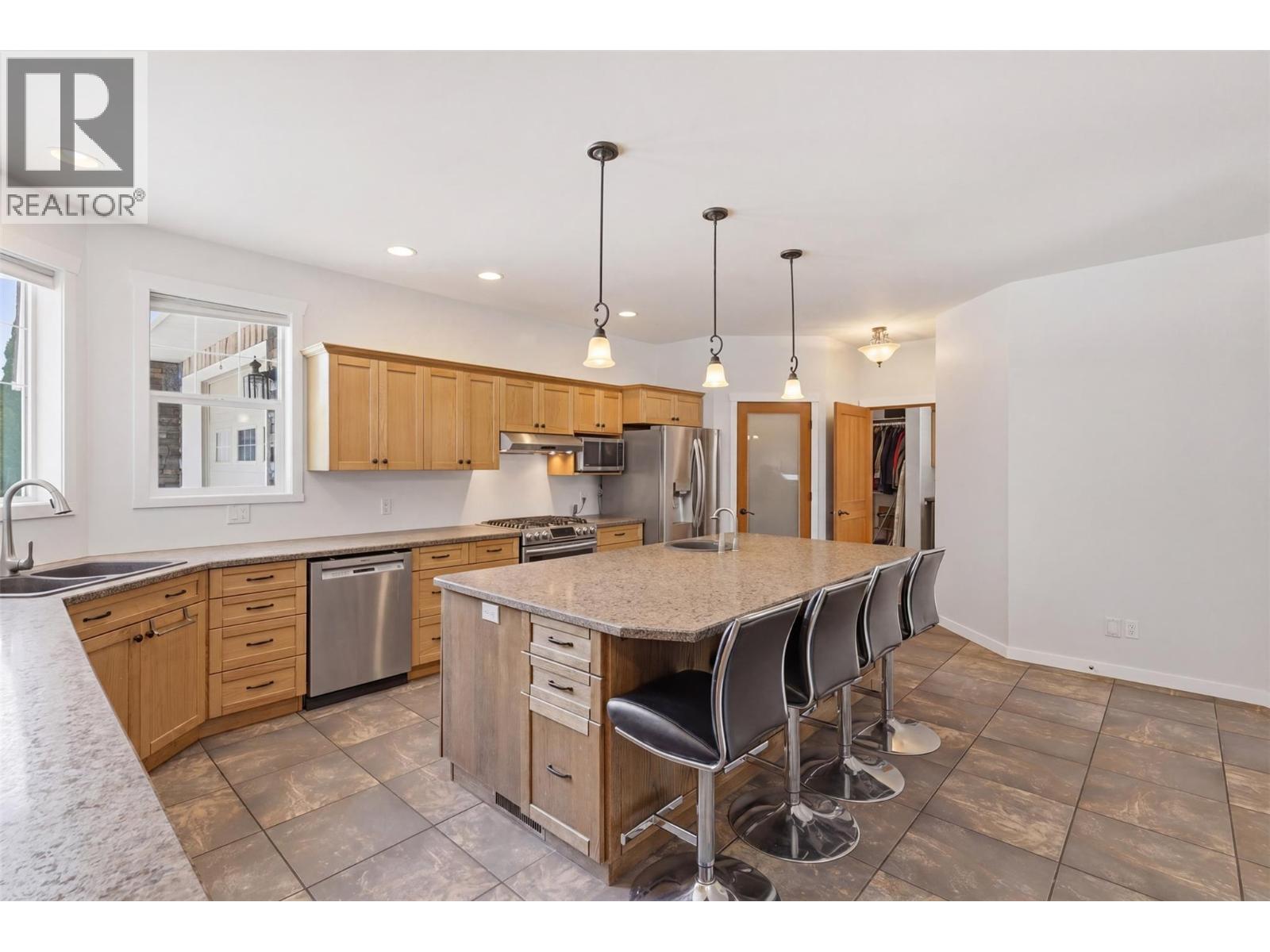 876 Serle Road Property Photo 10